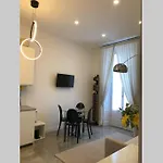 Casa Alberto Da Giussano, Elegante Bilocale In Centro Con Balcone Sul Parco Appartement *