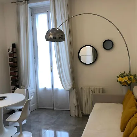 Casa Alberto Da Giussano, Elegante Bilocale In Centro Con Balcone Sul Parco Lejlighed Milano