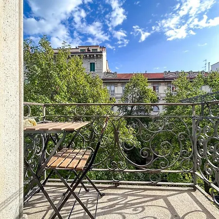 Casa Alberto Da Giussano, Elegante Bilocale In Centro Con Balcone Sul Parco Lejlighed Milano